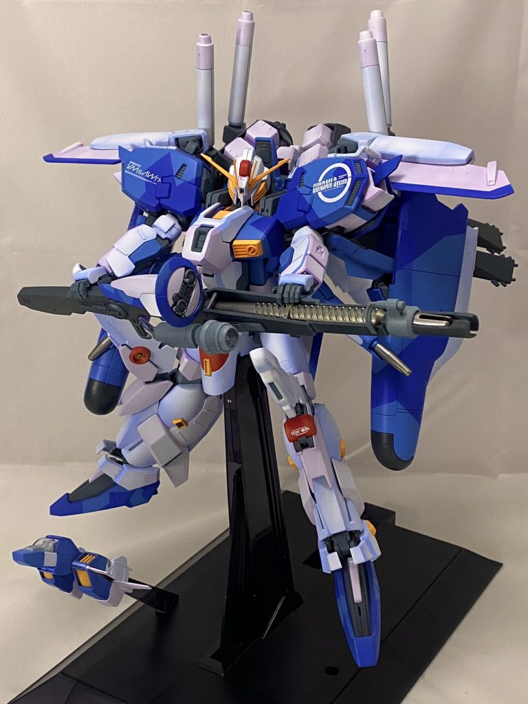 ホワイトは紫系と青系の2種。