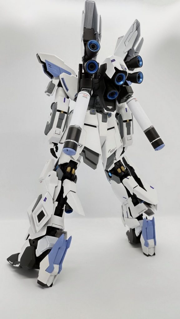 バックからの写真です。筆では中々出せないバーニアの色を、缶スプレーだからこそ出すことが出来ました。