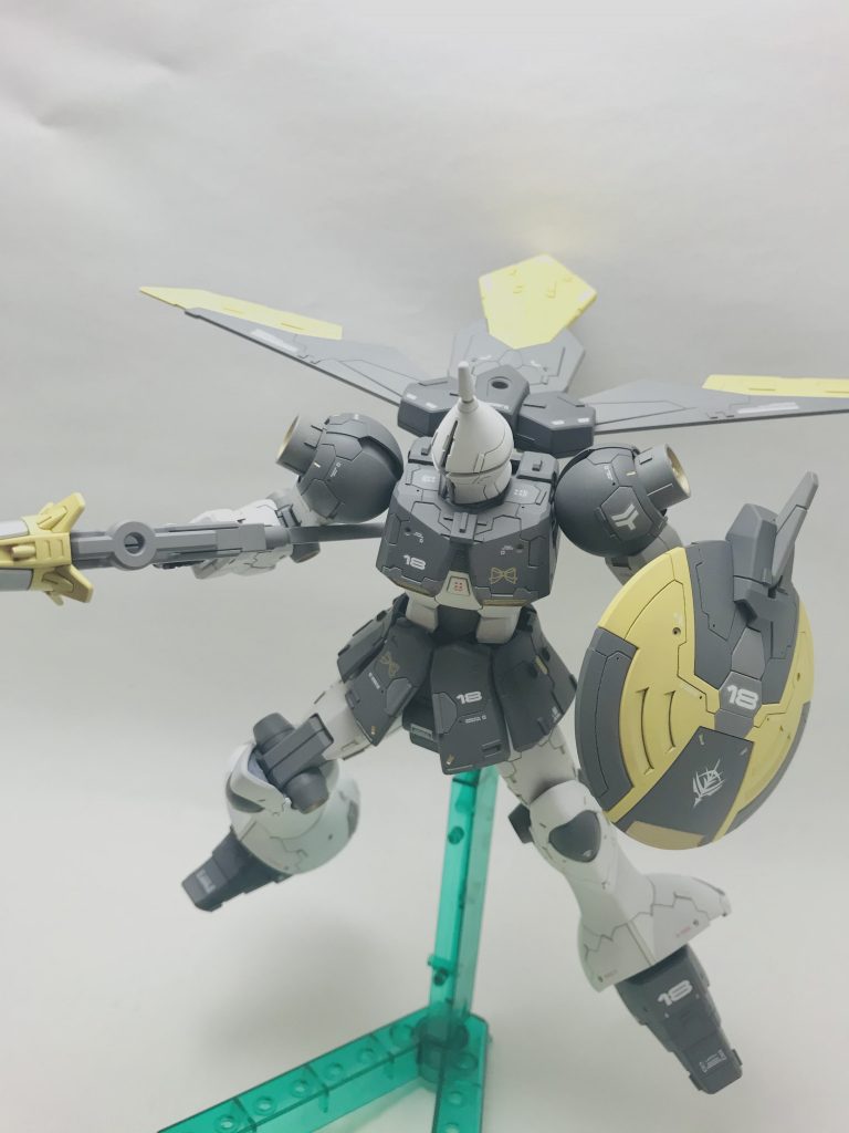 ポーズをとらせるとショットランサーが画角に入らないのなんの! そして盾変えちゃったのでサザキ家の人々には怒られるんだろか……笑 ちなみにリボンのマーキングは騎士風だからリボンというド安直な理由でつけました笑