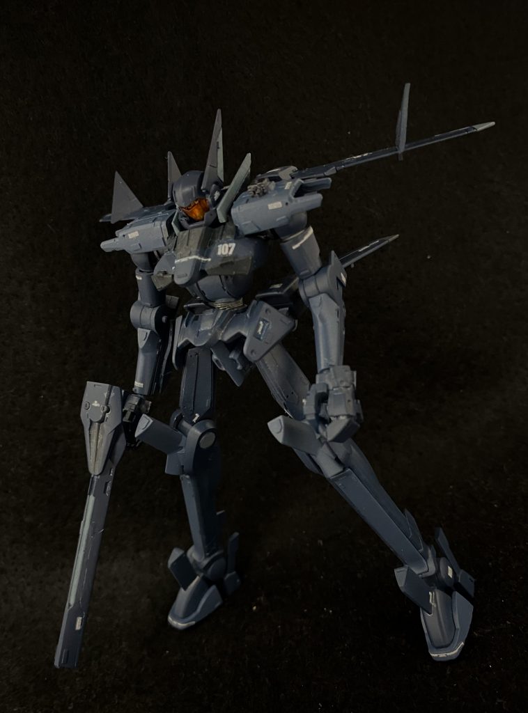 BOOK・OFFで完成品を買ったのですが、左肩とディフェンスロッドが欠品していたため、ジャンクに置き換えています。