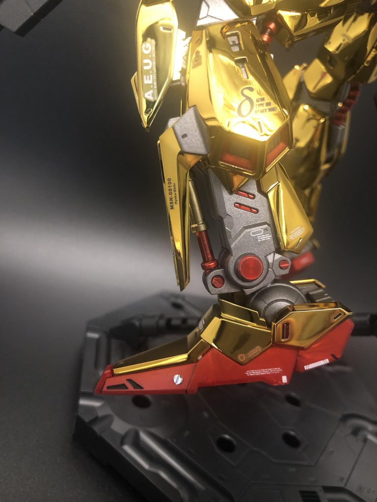 シリンダーとその周りをメタルパーツに変更してクリアレッドに塗装してみました。