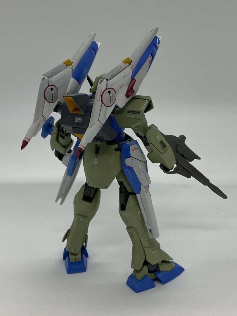 1番の改造点。オーバーハングパック!!ちなみに、オーバーハングキャノンだけで、ガンイージ 本体並みの部品数がありました。