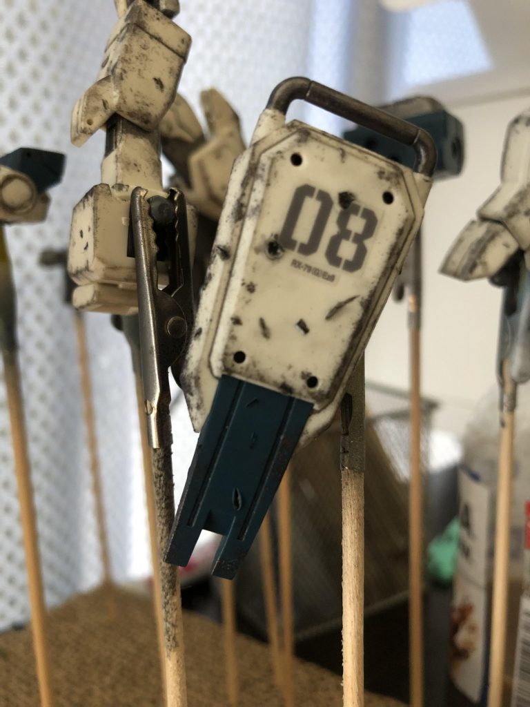 精密ドライバーによるダメージ加工＋アクリル焼鉄色でチッピング