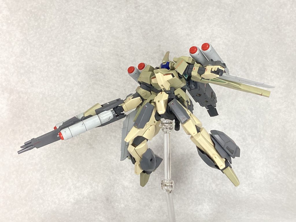 大型ミサイルはバンダイのスーパーパックセット内の物を使用し取り付けできるように改造