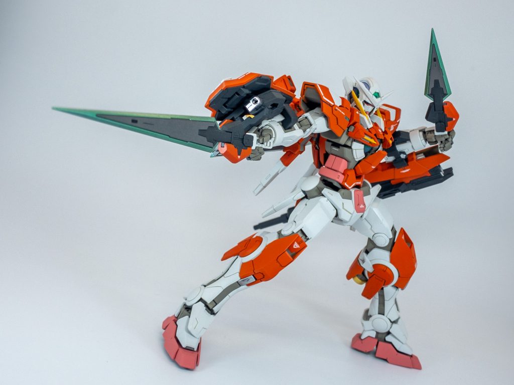 GNロングブレイド改&GNショートブレイド改GNソード改と同様の強化が施されたと想定して頭身をメタリックグリーンに塗装しました。