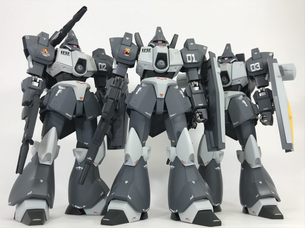 最後の集合写真。当機は『改』と表現してますが、実態はバックパック換装による性能底上げ機です。型遅れの機体に手を入れて現役機と肩を並べる設定にロマンを感じます。(´°̥̥̥̥̥̥̥̥ω°̥̥̥̥̥̥̥̥`)