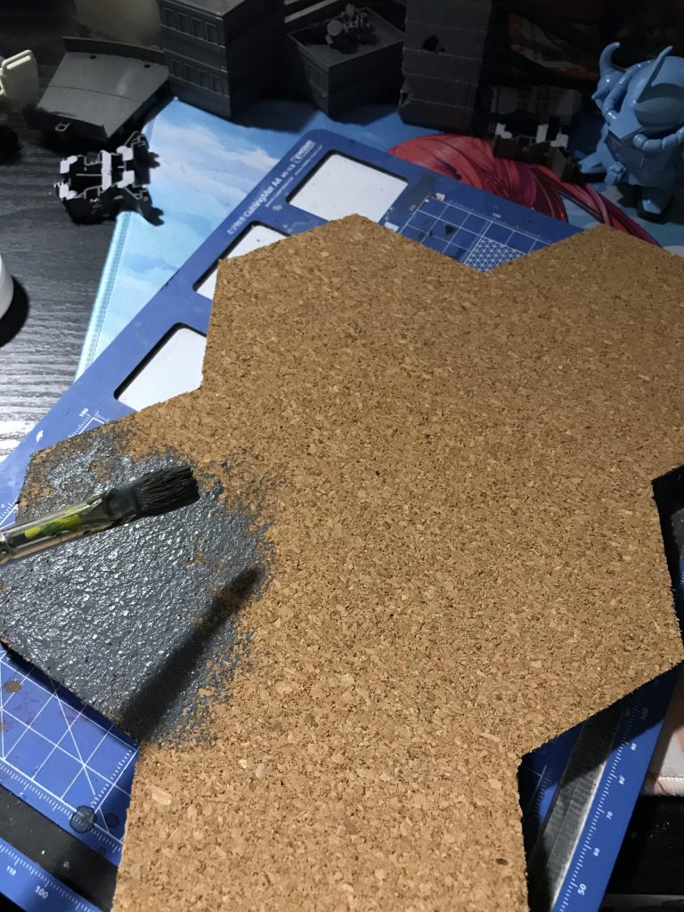 コルクボードに情景テクスチャペイントをテキトーに塗るだけで道路っぽくなります。