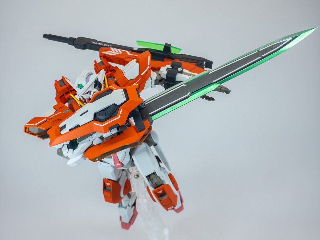 GNソード改は頭身を塗装でメタリックグリーンにしています。