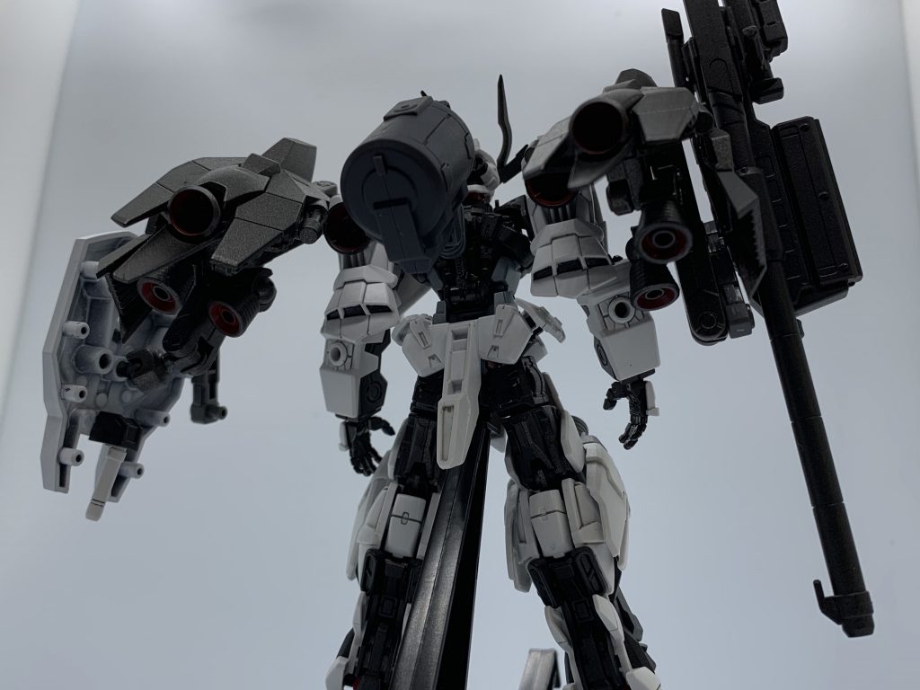 バックショットC.E.71年6月に地球連合との戦いに敗れて一時主権を失って以降、オーブ国防軍の軍事政策変化により、外洋型攻撃戦力によって敵軍を本土接近前に叩く積極防衛に転換し、艦船やMSにも制圧力が求められるようになった。本機は