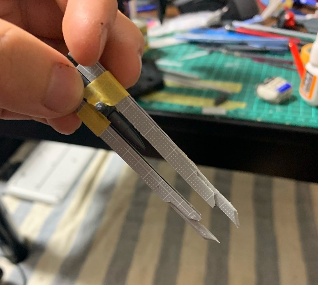 プラ板とキマリスヴィダールについてくるダインスレイブ等のジャンクパーツで制作しました。