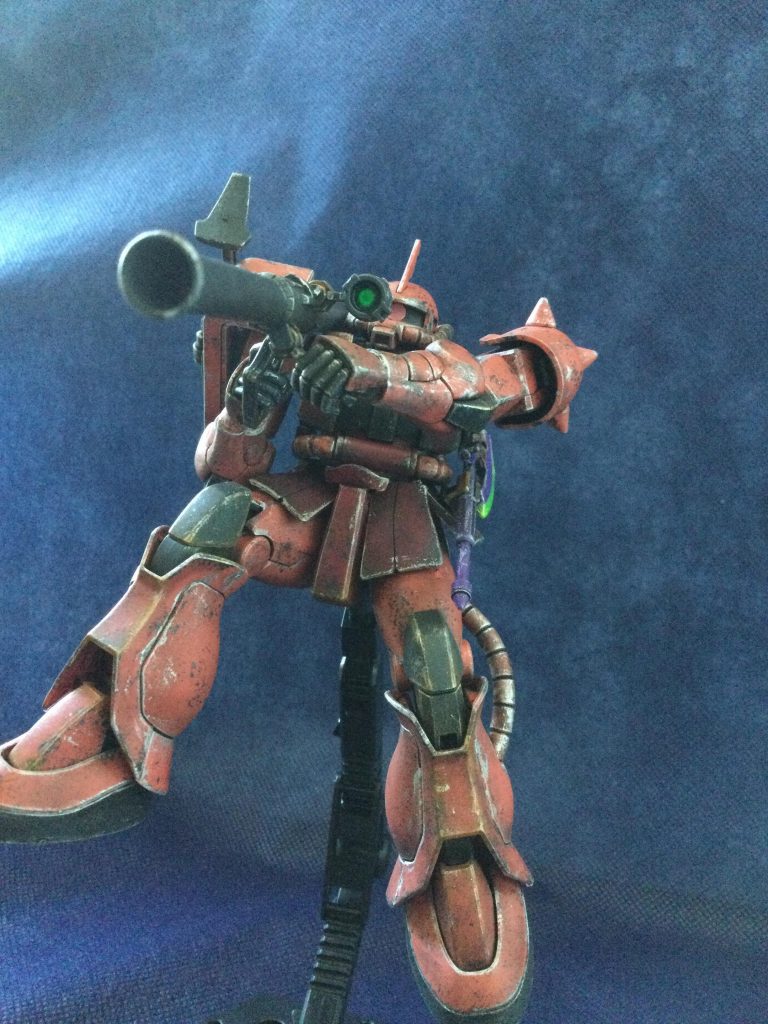 前回の「キャスバル専用ガンダム」は、キレイめに製作したので、今回は汚しに汚した(笑)ウェザリング仕様です‼️基本的には、ウェザリングマスター＋ウェザリングカラーの最終トップコート(艶消し)です‼️　部分的な塗装あり(バーニア、ヒートホーク等)