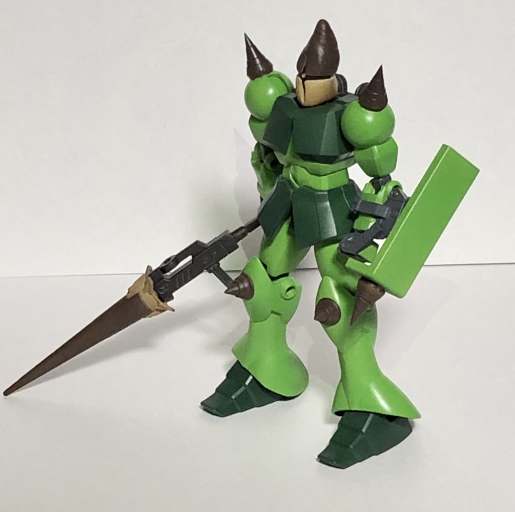 通常立ち。所々にスパイクを設け、たけのこアピール