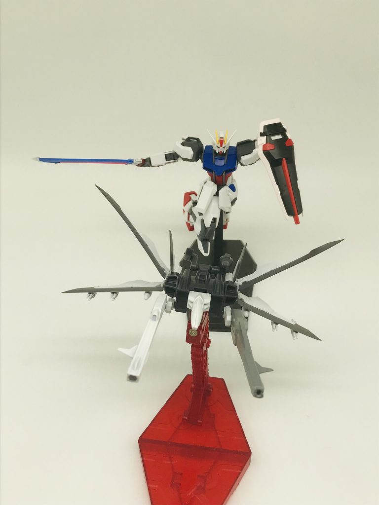 ビルドブースターよろしく単体の飛行形態に変形可能です。塗装が若干手抜きなのがバレてしまう…
