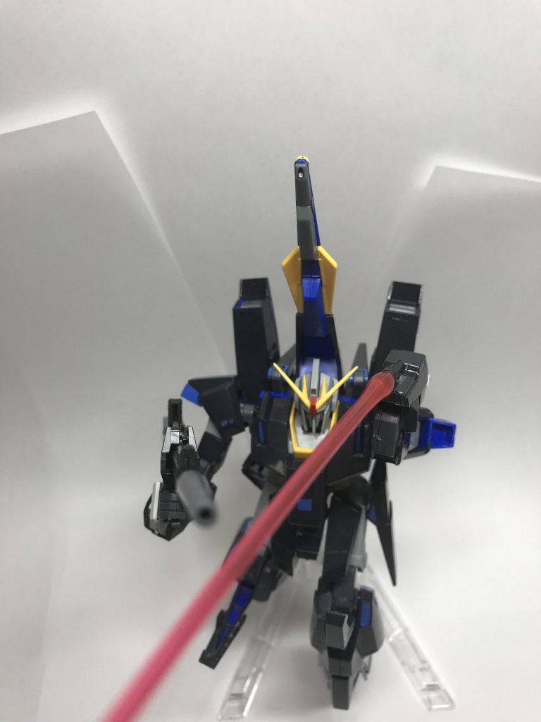 ビームサーベルからのビームライフル‼︎　　必ず仕留めるつもりだ！