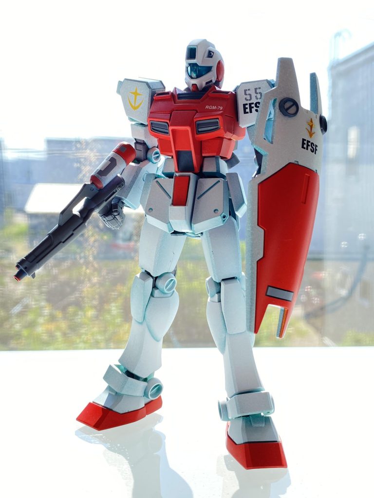 下地に蛍光色を忍ばせてから薄く機体色を重ねているので陽光だと少々雰囲気が変わります。