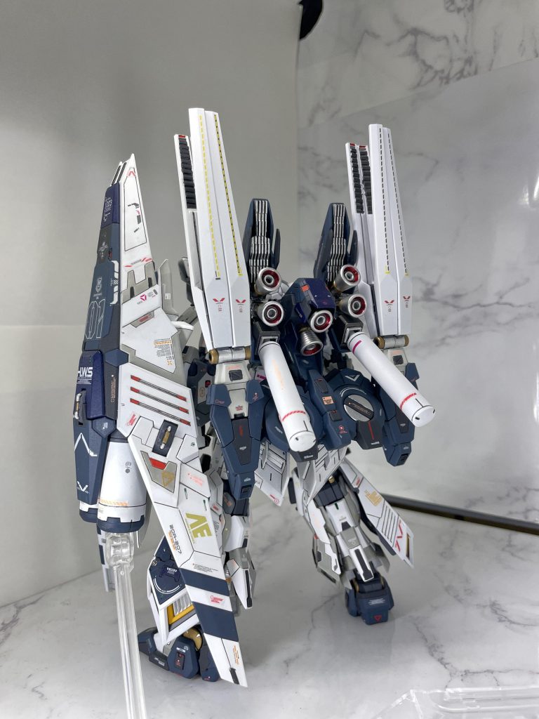 シナンジュスタインにも3号機があった設定でB装備を運用して不死鳥狩りに参加してたというIFの世界線です。