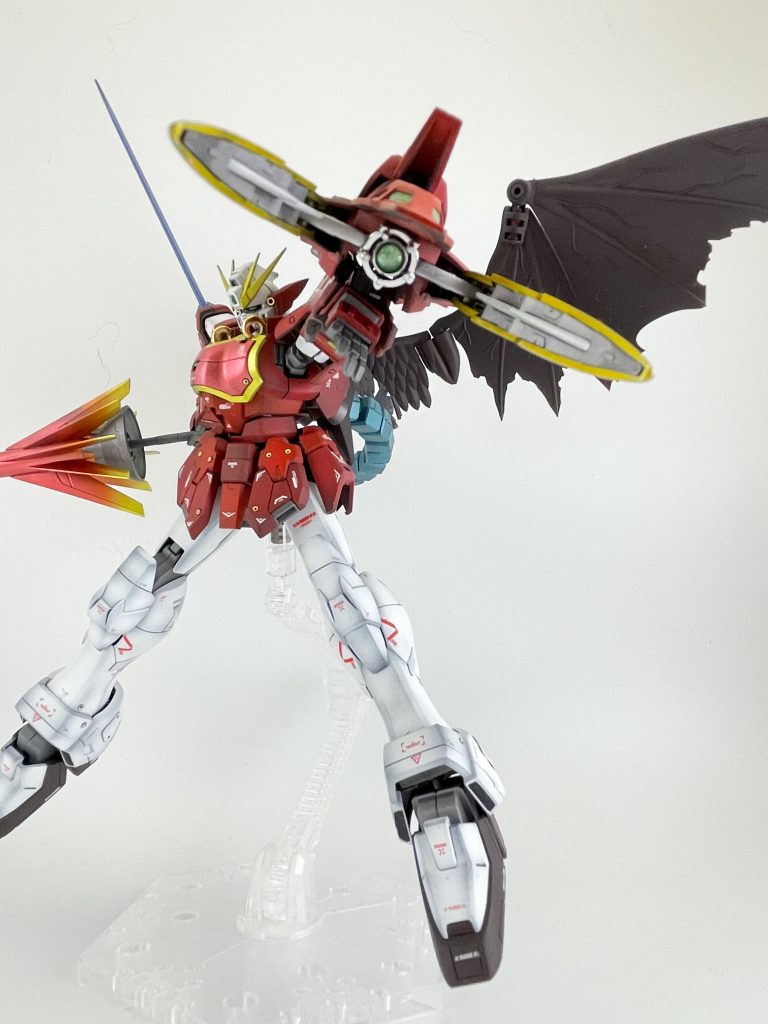 従来通り打突やクローとして使用できる他、クローを展開すると出現するビーム砲[ドラゴンブレス]も搭載している。