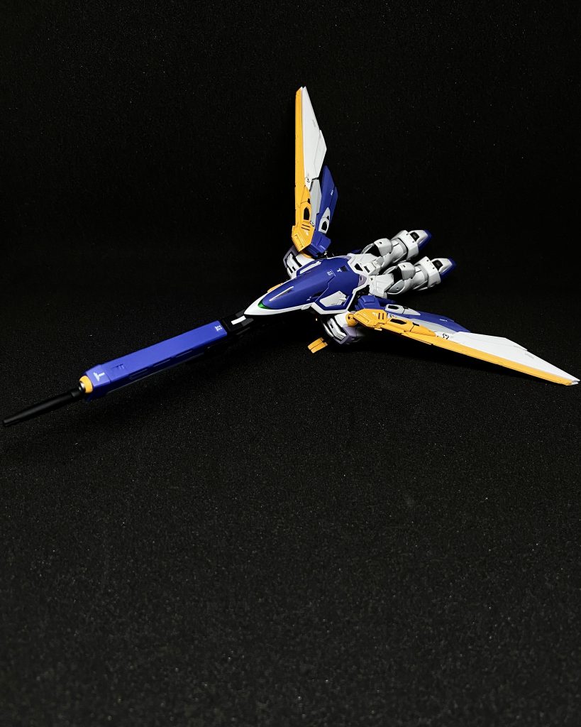 プラ板でジョイント部を制作したので、バードモード形態ではシールド裏にきちんとセット出来ます。