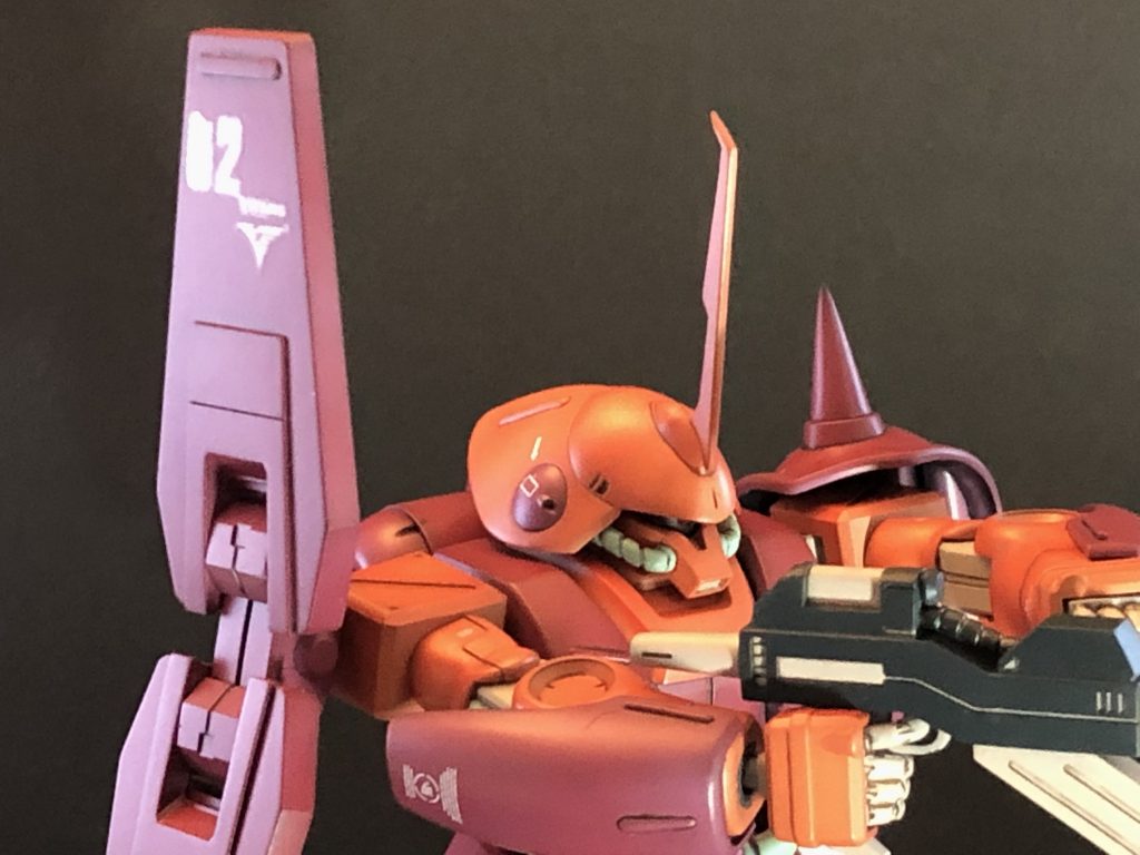 上半身アップ。モノアイは可動化+クリアパーツにしていますが、あまり見えませんね…