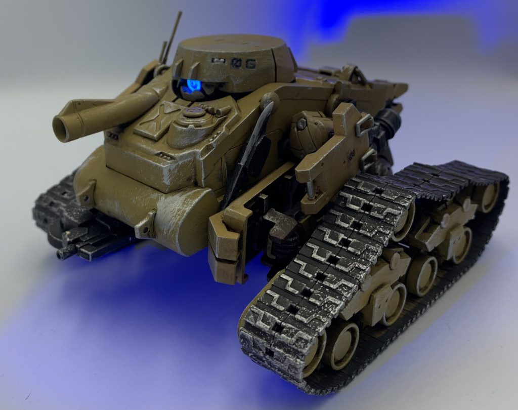 戦車形態：戦車に擬態して近付き、油断した相手に人型形態となって襲いかかる。変形時に履帯をパージするため、再度可変することは不可能。