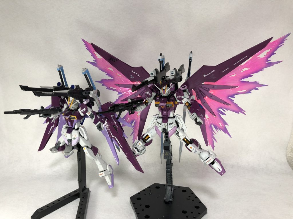 3年くらい前に作ったHGデスティニーインパルスと並べてみました!改めて見ると塗装や加工技術もしっかり上がっているんだなぁと思いました!