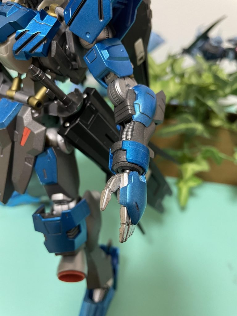 フレームはシルバーで金属感を出してます🪙