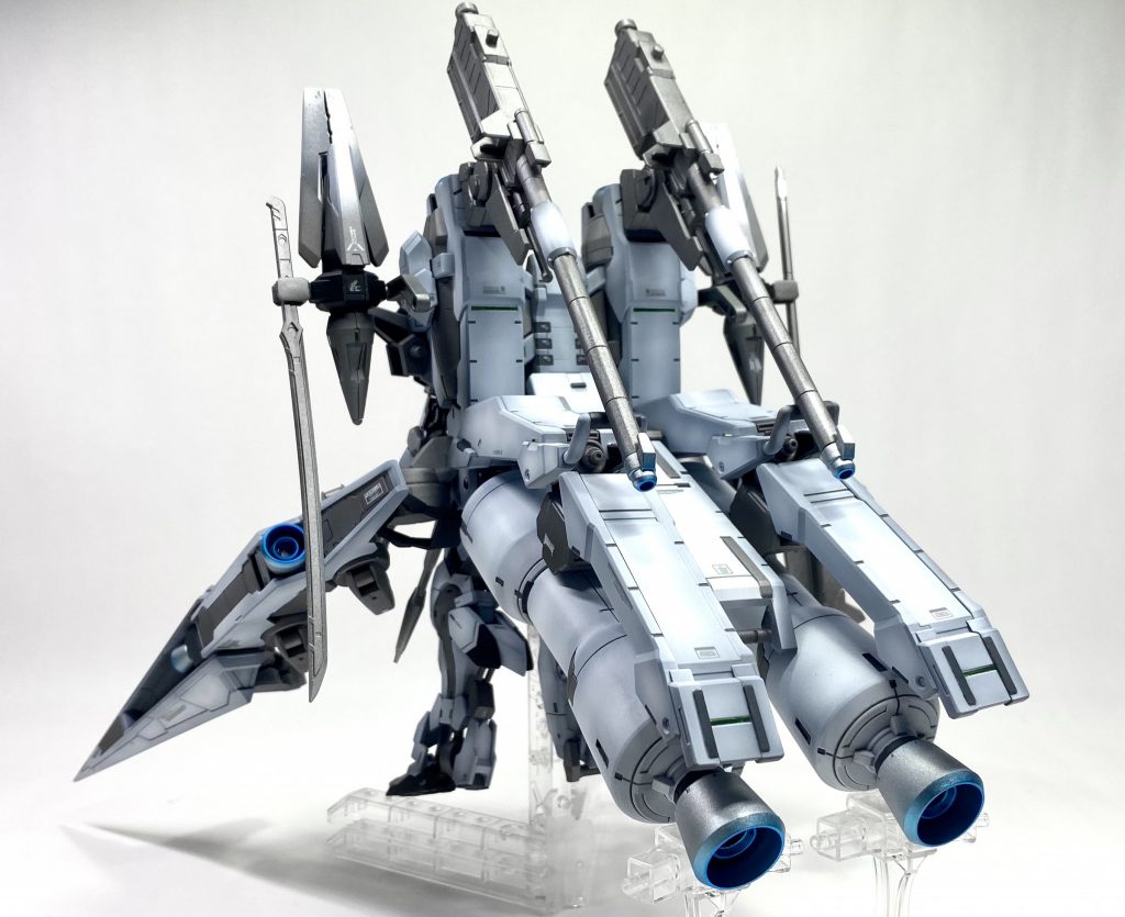 ブースターは下地メカサフスーパーヘヴィその上にスターブライトシルバーを吹いています。クリアブルーでグラデーション塗装にしてます。