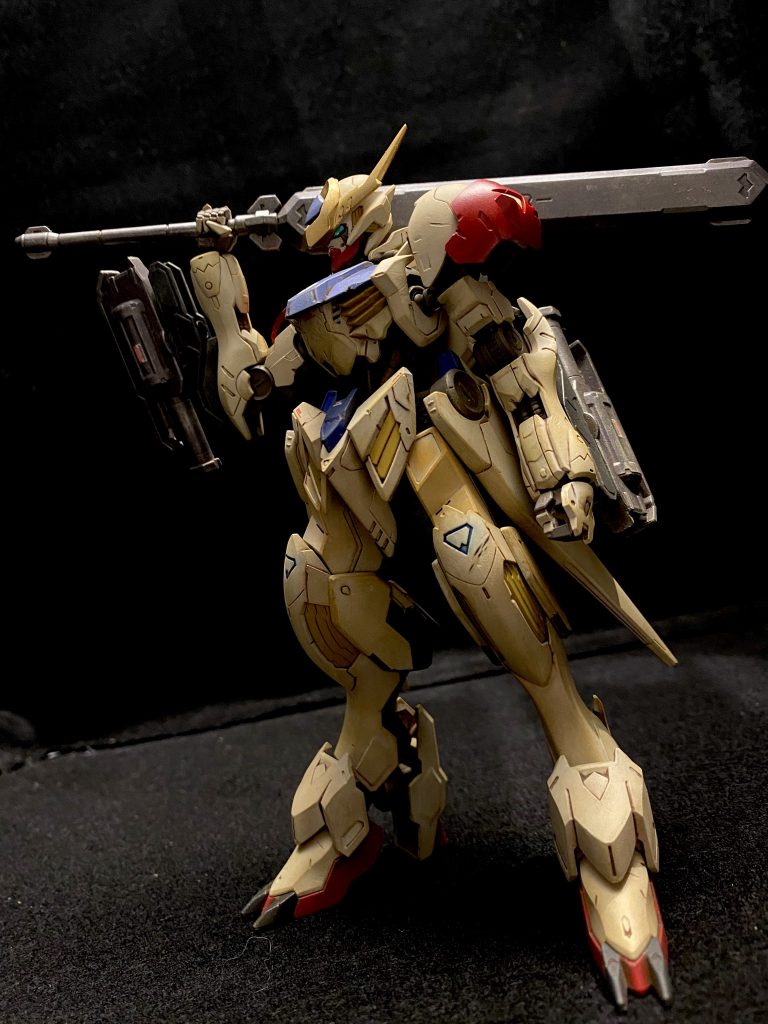 武装はメイスとツインメイス、オプションの肘部分につけるライフルとバズーカ(なのか？)を制作。