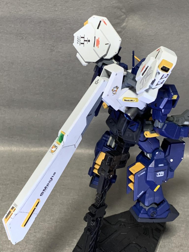 専用デカールは市販されてないので、GHLの付録とガンダムデカール(ゼータガンダムシリーズ用)とキット付属のマーキングシールを混ぜて使用しています。