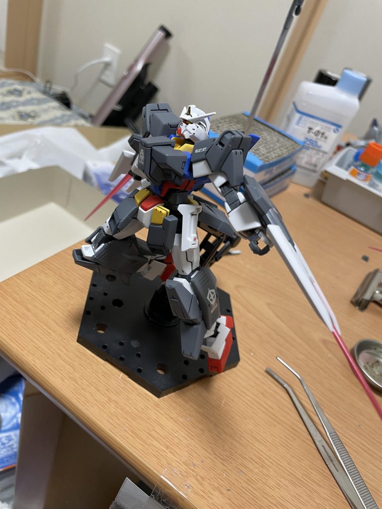 『これでラストだっ！』グランサで強化された火力と防御力で見事に敵を撃退する事に成功をするがアレクスの態度が少し変わっている事にリンクスは不安を拭えずにいた。(お兄ちゃんが怖くなっていく…)つづく