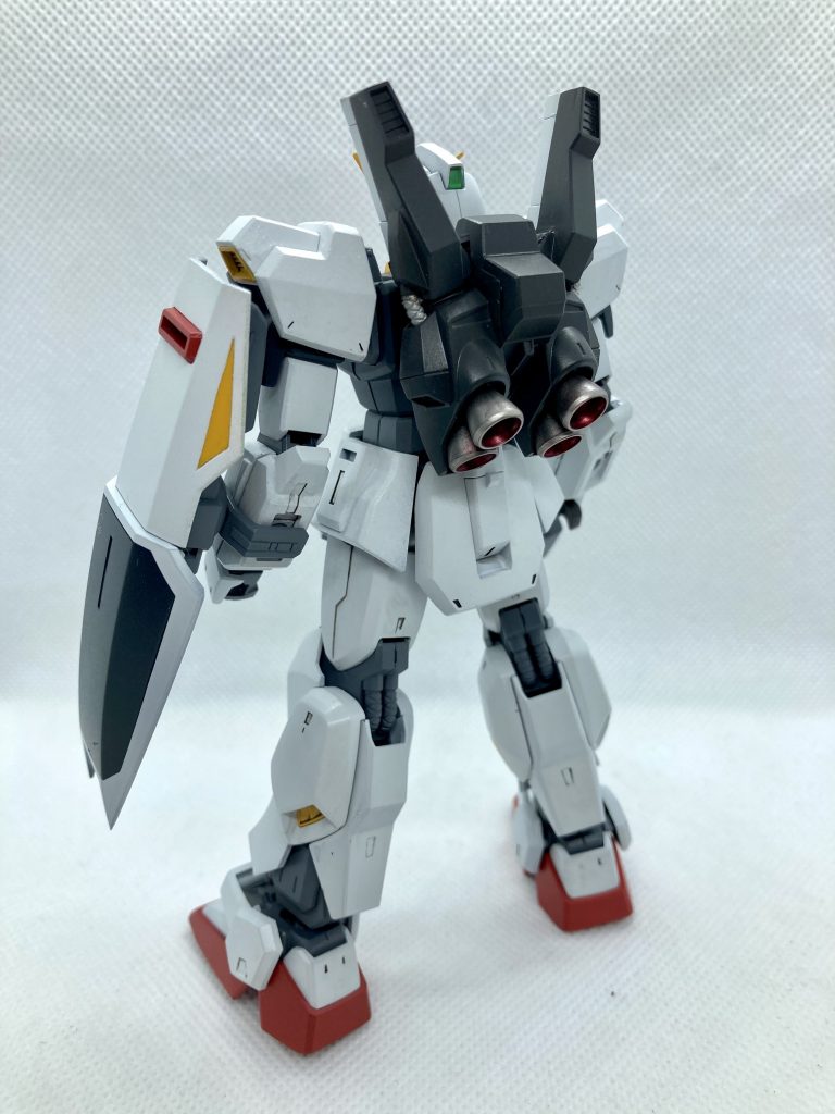 バーニアのカラーは好みでシルバーにしてます。珍しく中を赤で塗ってみました。