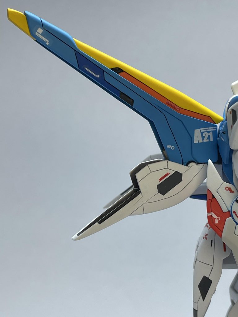 センスの無いスジボリと配色です。