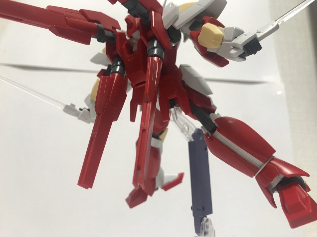 二刀流！こちらのキットにはビームサーベルの刃は一つのみ付属です