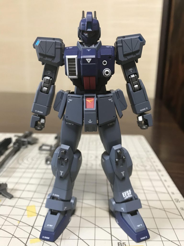 装備無し画像になります。ほぼ陸戦型のデザインと同じですが、頭と肩のデザインが独特の物になっているようです。Ez8と同じ様な現地改修型の機体なのでしょうかね。