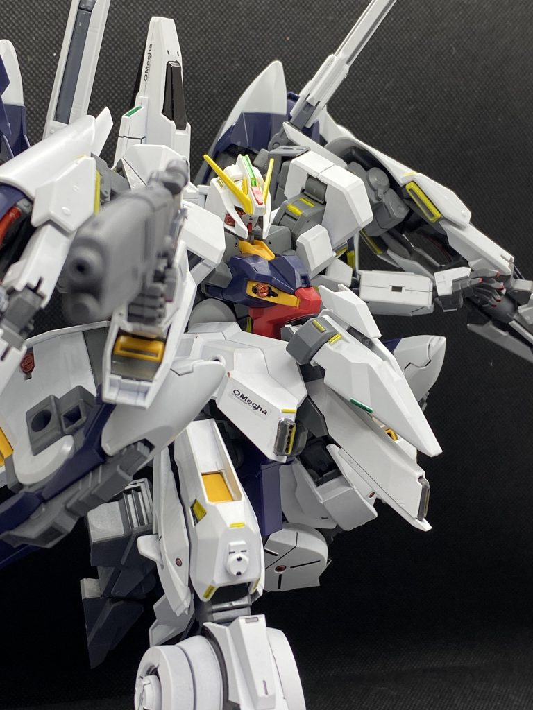 ハンドパーツもドーベンウルフのものからジャンクになっていたバーザムのハンドパーツに交換してあります。全体の大きさに比して手が小さいのがモニョっていたので、思いつきでつけてみたらあら不思議、腕も大きくしていたせいかバランスが取れた気がします。