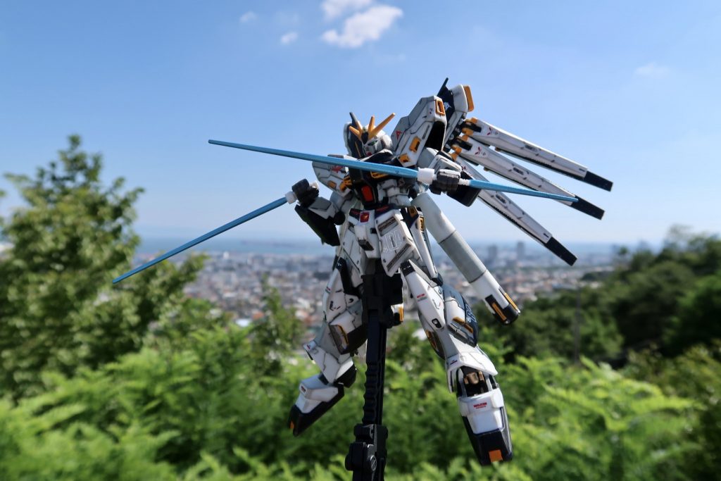 バックに街並みが