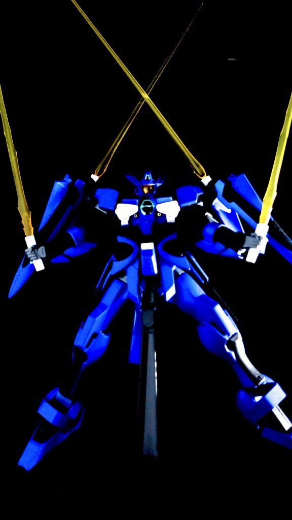 ダブルバレットの四刀流も再現、バインダーのサーベルにはMGでよく使われるビームサーベルを