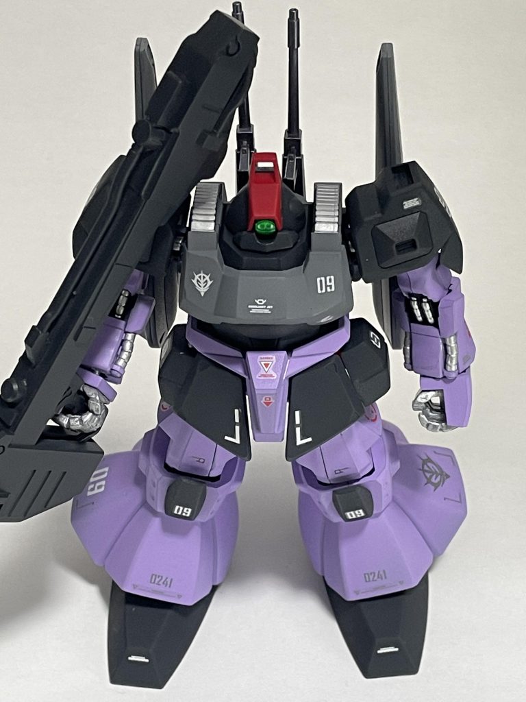 リックディアスのこのシンメトリーなスタイルは好きです。いつかシュツルムディアスが再販されたらまた作りたいです。プレバンでリファインされる前のパーツと比べてみたいです。