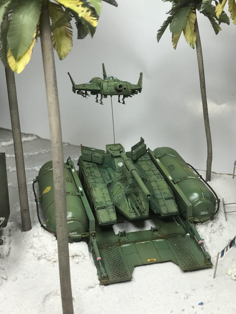 マゼラトップは飛行モード時は主砲を外しトラベリングロックに固定