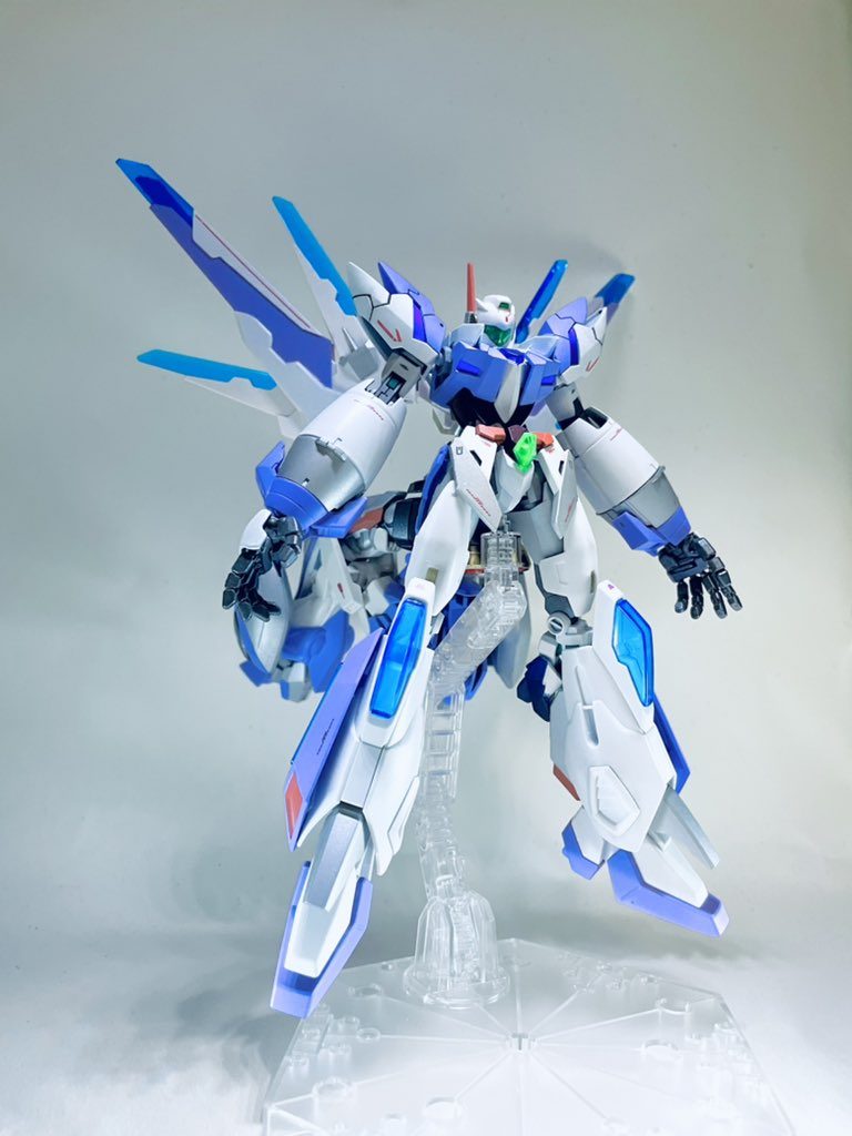 ARS NOVA GUNDAM(アルスノヴァガンダム)コアガンダム・ノヴァがアーマーとドッキングした状態です。アルスアースリィの雰囲気を残しつつヒロイックに仕上げてみました。