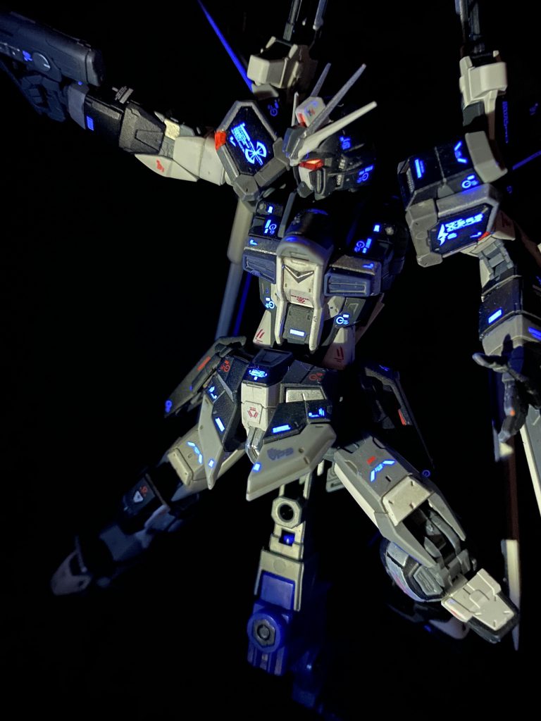 イケメン過ぎるので割と気合い入れて塗り分けしましたがここの方々の作品から見ると未だ未だど素人ですね😭次はもっと色々と挑戦していきます🥺