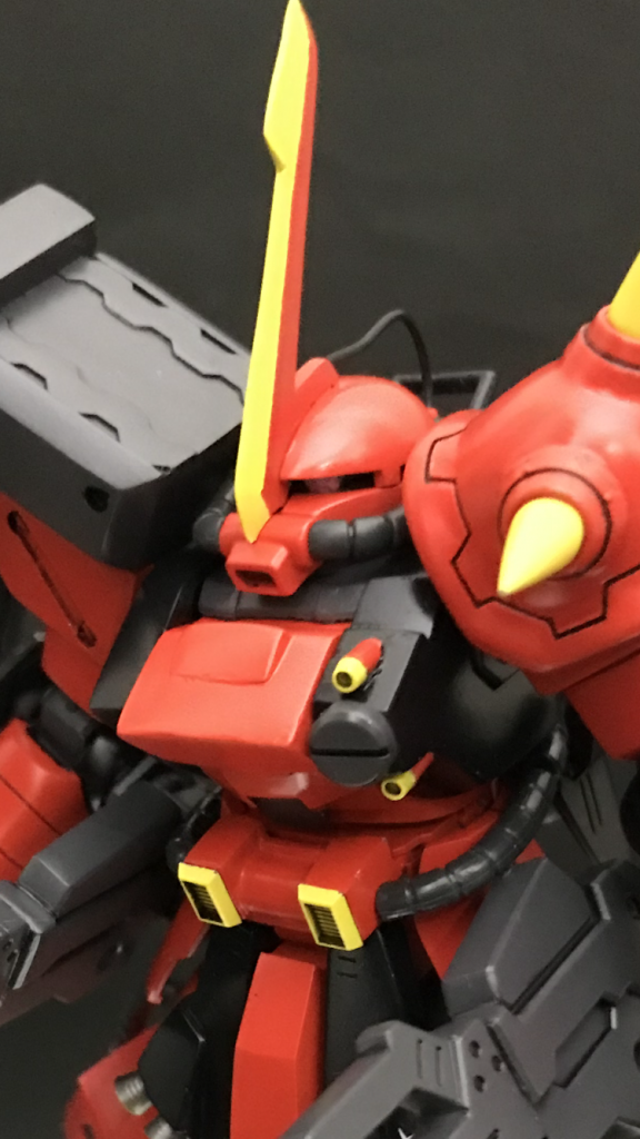 特徴的な頭部ヒートホークシンボルはプラ板でモノアイは1ミリ詰めてイカつい顔にモノアイの可動範囲は広くしました180°向きます