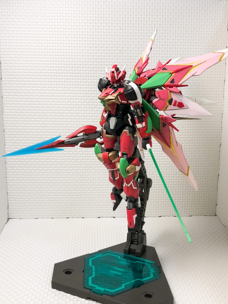 浮遊状態もできるようにしたかったので、足もインパルスの足を使い、つま先が折り畳めるようにしています。