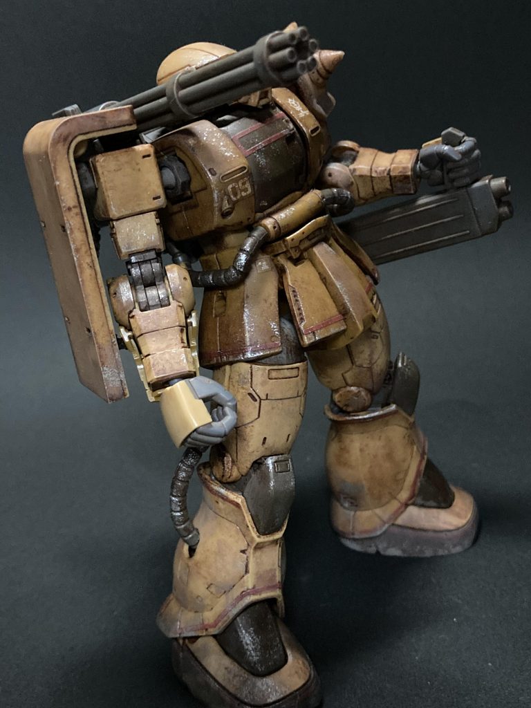 クサカベの油絵の具バーントアンバーでウォッシングを行い、エナメルのブラウンやウェザリングマスターのシルバーなどで角のチッピングや銀ハゲなどを練習しました。