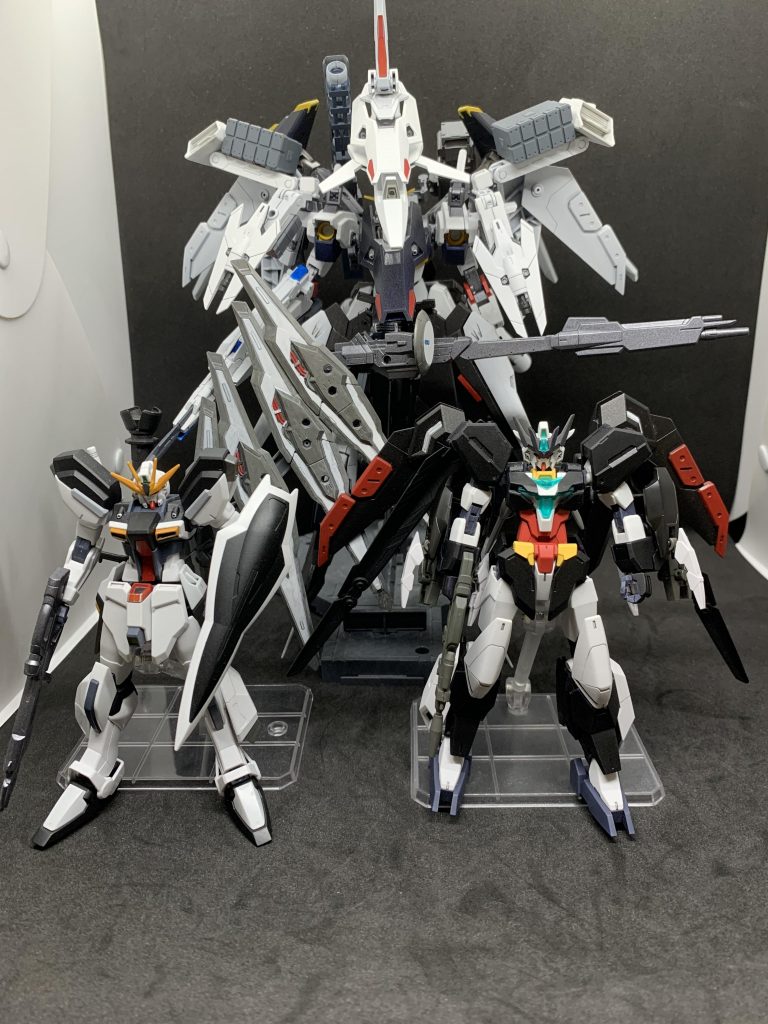 近くにあった自作品で大きさ比べまぁ大体普通くらいのサイズですね。飾る場所も確保しやすいのでありがたいです。