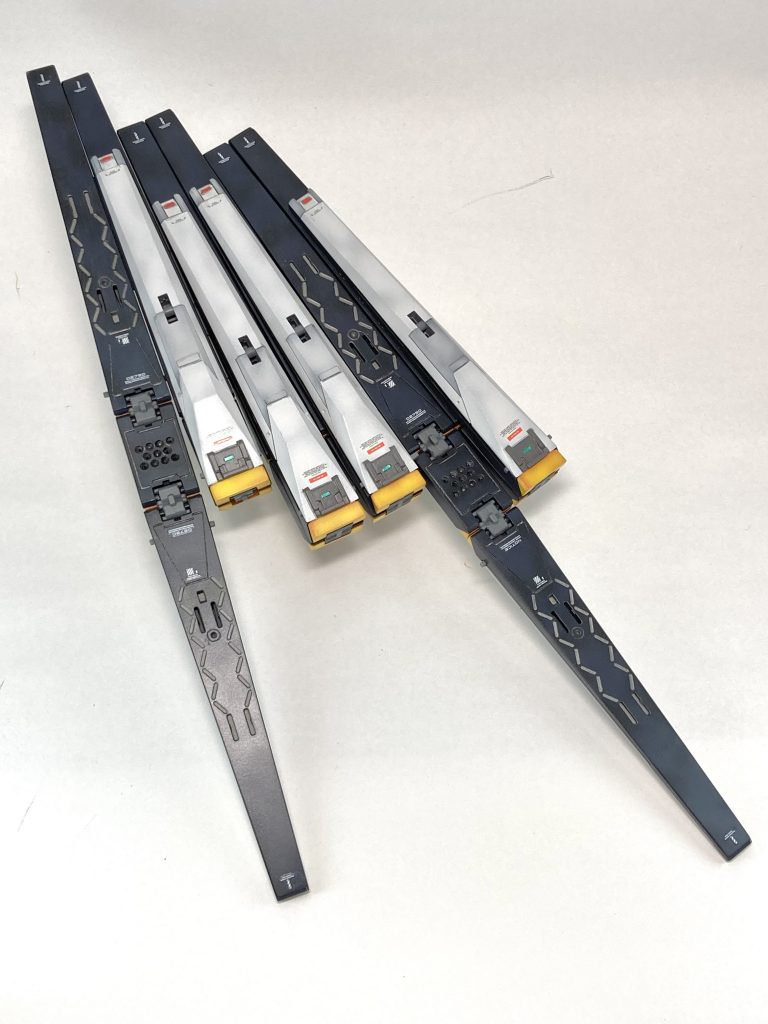 フィン・ファンネル。プラ板加工のメカディテールをはじめ、スジボリやプラチップで情報量を増やしています。12個ものパーツに同じ加工をするのは非常に大変でしたが、満足のいく出来映えとなりました。