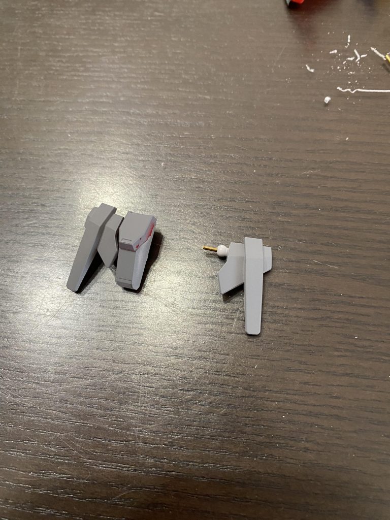 フロントアーマーは真鍮線を通して抜けにくくしました