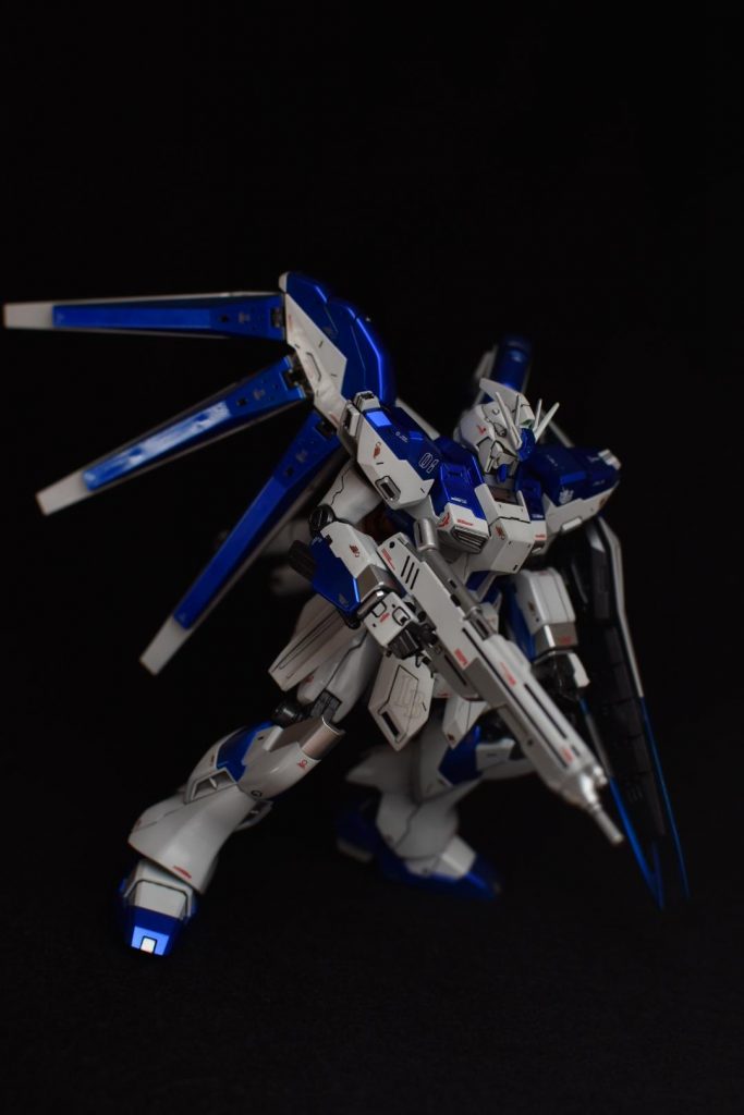 1/100旧キット版νガンダムのイラストっぽく。 