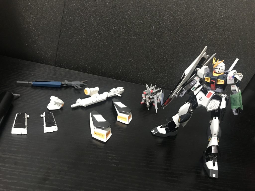 マークスリー「え、モンスーンフリーダム8話見てないの？」νsガンダム「あ、はい…というかそういう事は言わない方が…」マークスリー「体を大の字に開いて〜」νsガンダムはマークスリーに言われるまま体を大の字に開く。νsガンダム「あ、こうですか？」マークスリー「そうそう！」マークスリー「ドッキングって言ってみて？」マークスリー「そうすればそこにある装甲が合体するからね！」νsガンダム「ッ…はい」