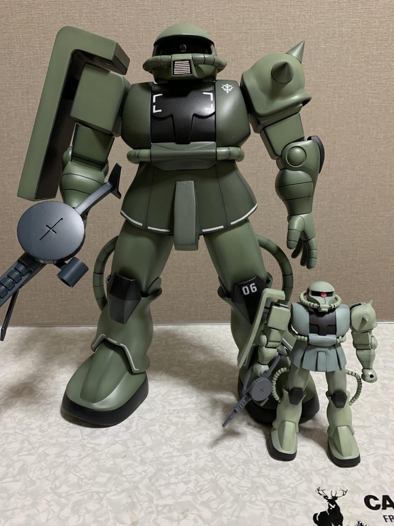 1/60もずっといじっていると、そんなに大きく感じなくなってきますが、1/144と比べると、やっぱデカっ！！？となります。